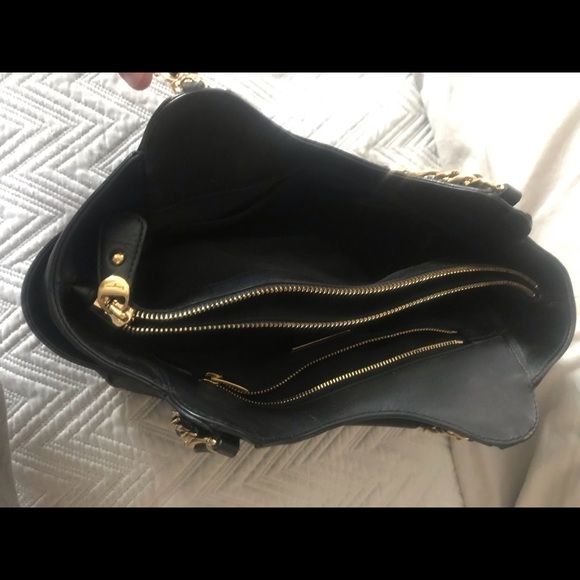 Salvatore Ferragamo black leather shoulder bag - Picture 3 of 5